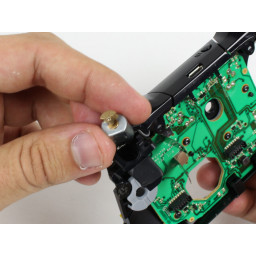Замена гудящего мотора триггера беспроводного контроллера Xbox One